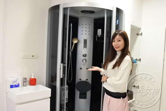 治疗室内就有淋浴间可以使用相当舒适,不用移动到其它房间